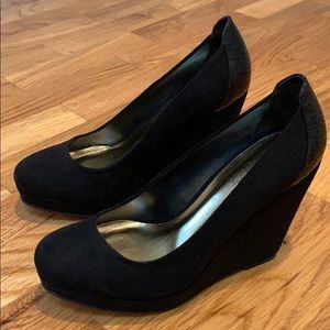 Thalia Sodi size 6.5 Miaa Black Snake wedges